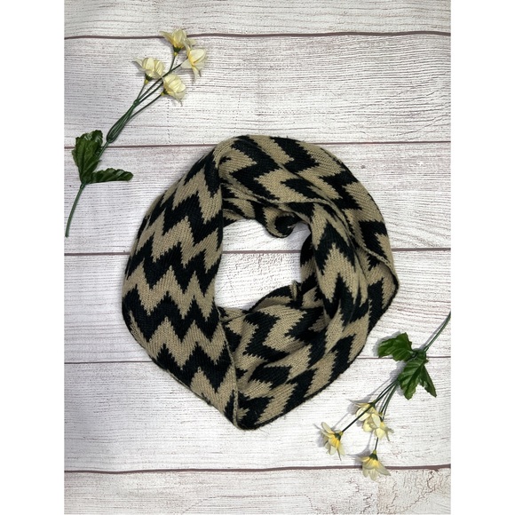 Chevron Infinity Scarf - Picture 9 of 9